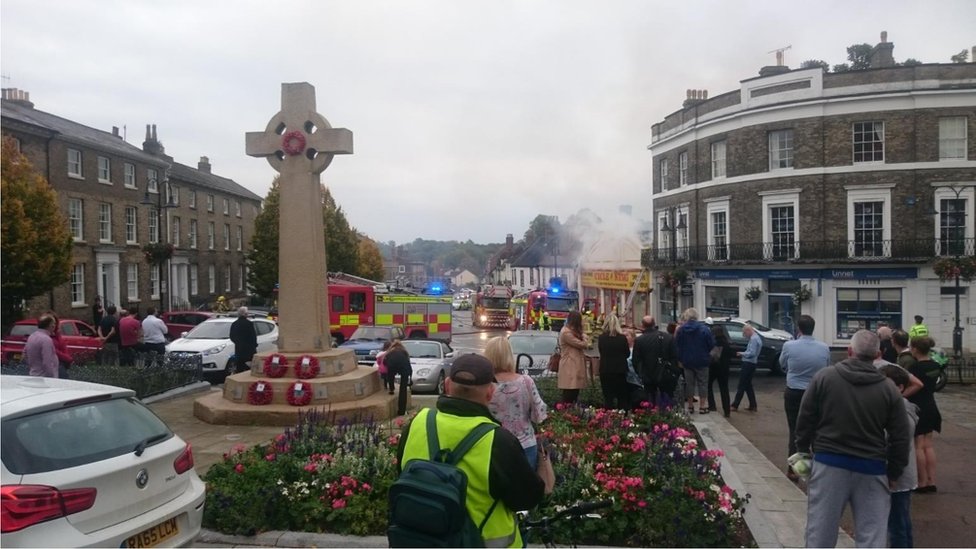 пожар с военным мемориалом