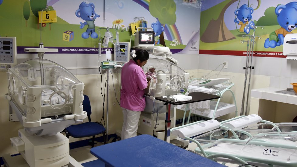 El gobierno boliviano inició una serie de programas para reducir la cantidad de embarazos adolescentes. Hospital de niños en Bolivia