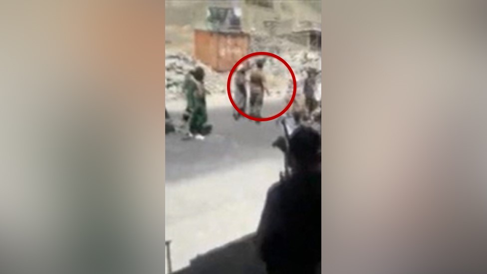 Imagem mostra o assassinato de um homem na província de Panjshir no Afeganistão