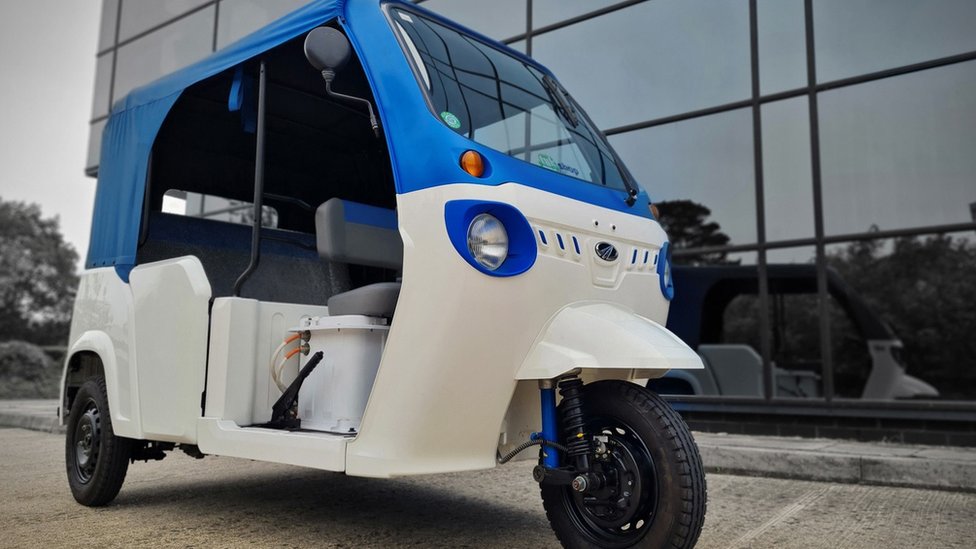 Eshagida dildosi bor qiz