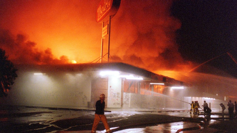 Incendio durante los disturbios de Los Ángeles de 1992