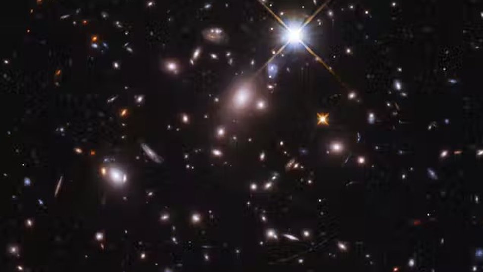 Imagen de la galaxia que albergó a la estrella primordial Eärendel,