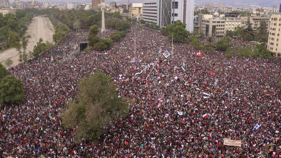 Manifestación en Plaza Italia, Santiago.