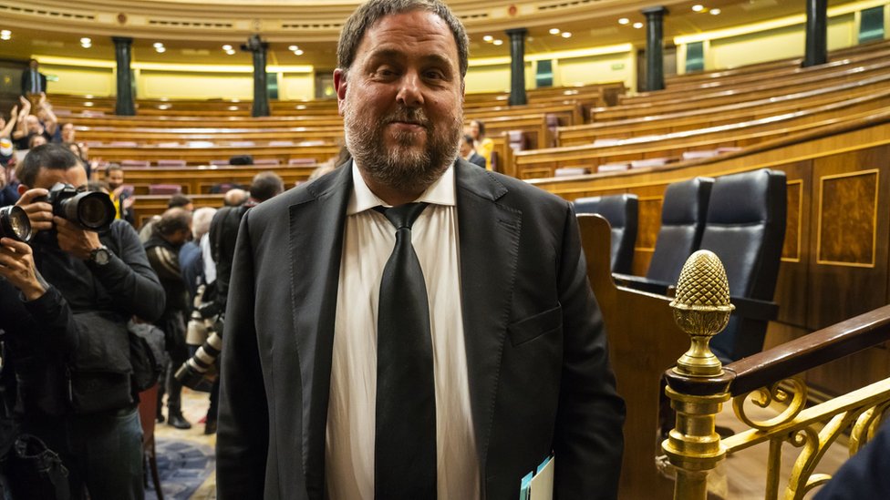 Заключенный в тюрьму лидер каталонских сепаратистов Ориол Хункерас на первом пленарном заседании в парламенте Испании