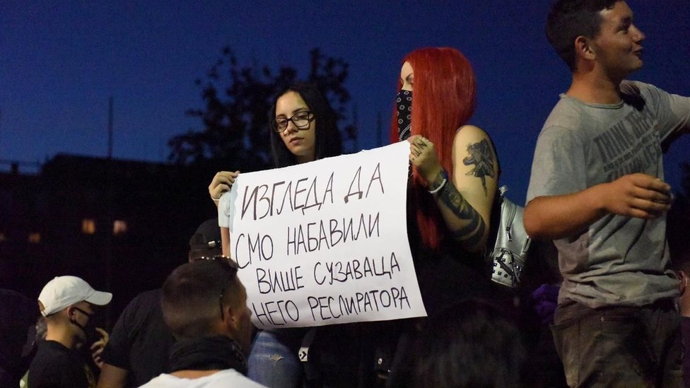 Mirni protesti održani su večeras i u Nišu, Novom Sadu, Leskovcu, Kraljevu, Boru Zrenjaninu i Čačku.