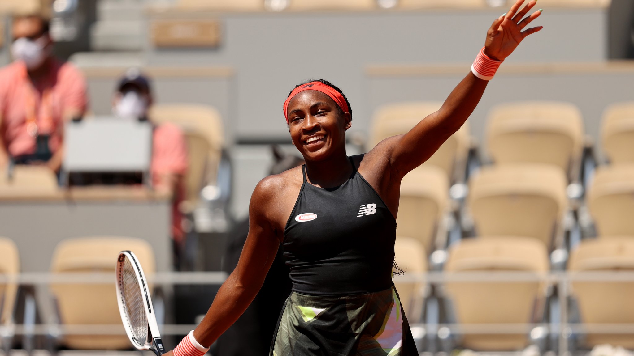 French Open: Coco Gauff & Iga Swiatek into quarter-finals at Roland Garros