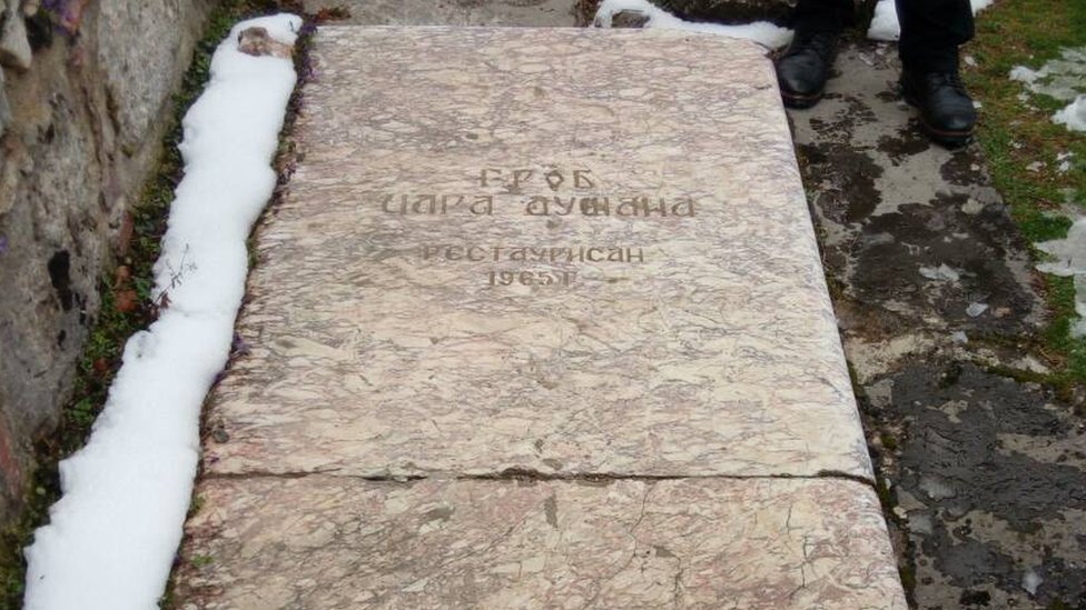 Grob cara Dušana u manastiru Svetih Arhangela kod Prizrena