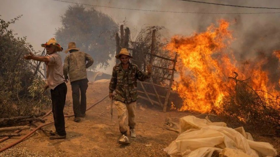 北非國家摩洛哥已經命令1300多民眾離開家園，並部署了更多的消防員來處理北部的森林大火。