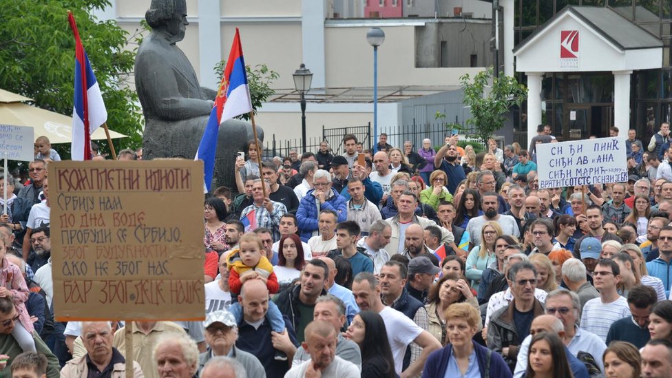 Srbija i politika: „Šetaćemo dok se ne ispune svi zahtevi" - poruka demonstranata sa sedmog opozicionog protesta 9 Kragujevac