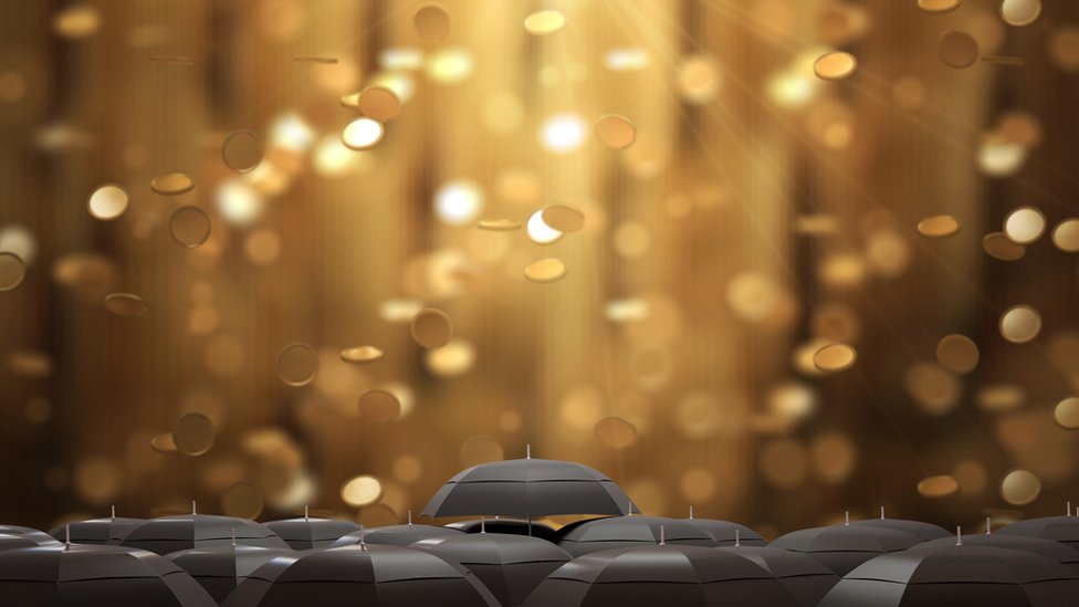 Todos los rumores pronosticaban lluvia de oro; todos los indicios apuntaban al desastre. lluvia de oro