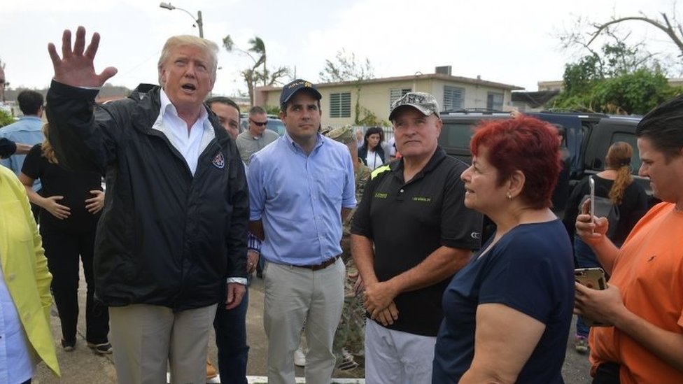 Donald Trump habla con algunos damnificados de Puerto Rico