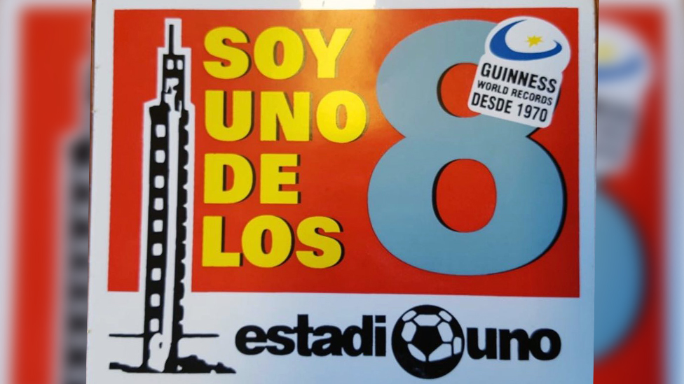 Una crítica por la baja audiencia terminó convirtiéndose en una estrategia de marketing del programa, que llegó a distribuir stickers diciendo: "Soy uno de los ocho". (Foto: gentileza familia Sánchez) Un sticker de "Soy uno de los 8" (Foto: gentileza familia Sánchez)