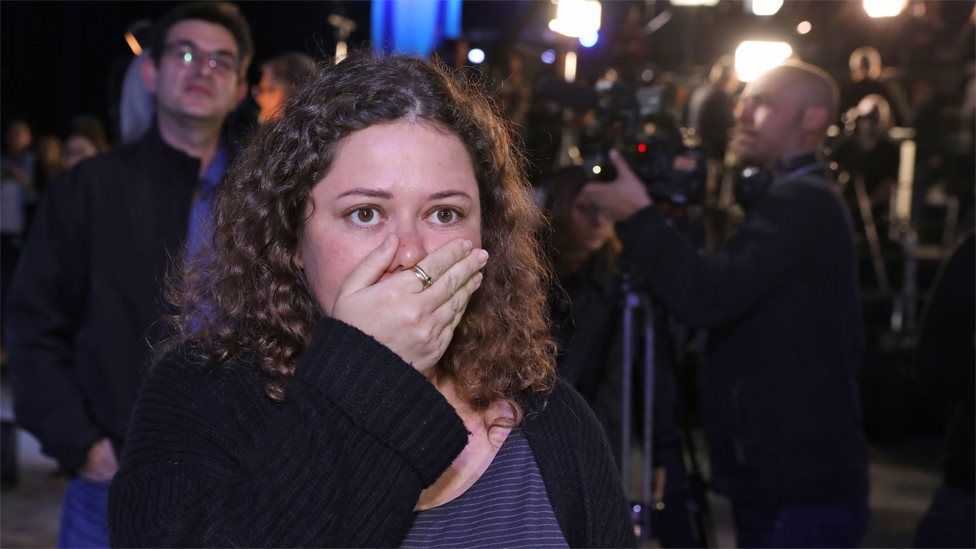Joven del partido Azul y Blanco
