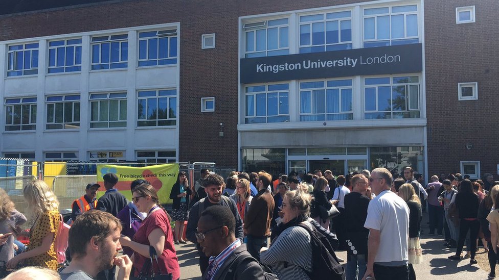 Студенты Kingston uni эвакуированы