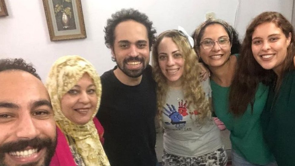 أسرة شادي أبوزيد نشرت صورة له بعد خروجه من السجن يوم السبت