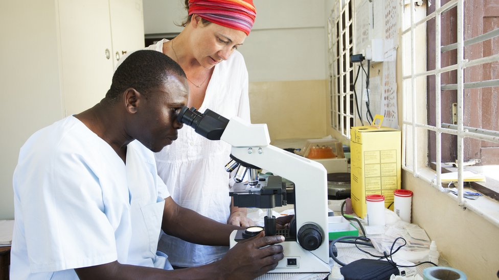 Trabajadores en un laboratorio