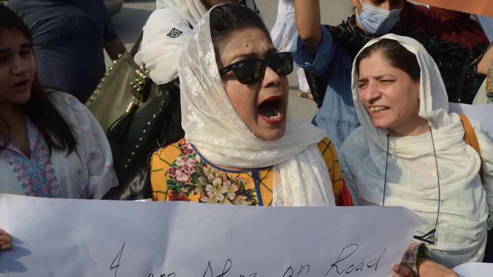 Badwap Rape Mms - Pakistan outcry over police victim-blaming of gang-raped mother - BBC News