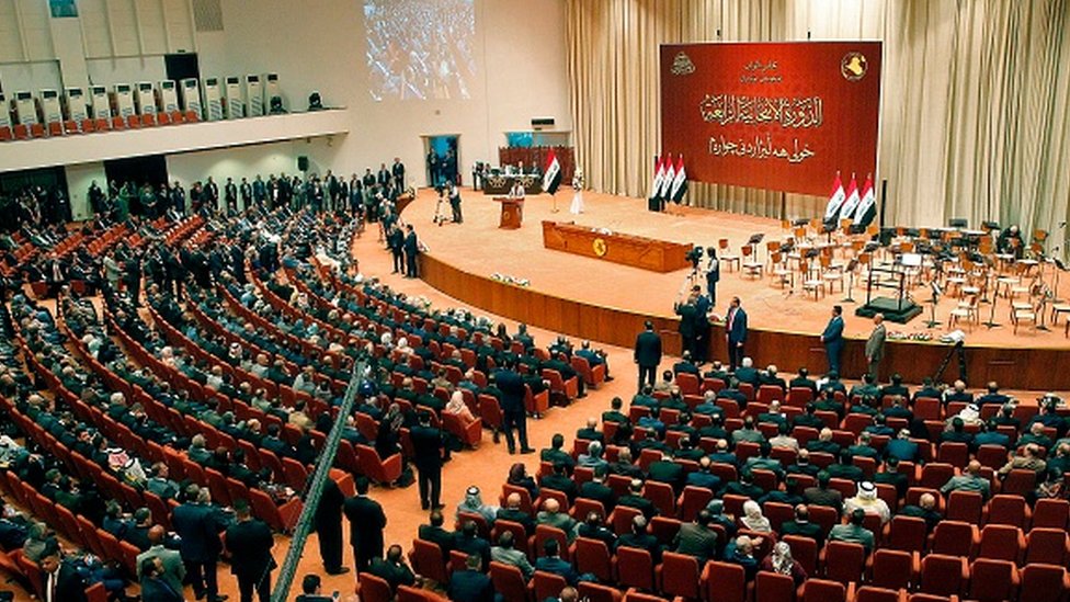 إنتخاب رئيس للبرلمان العراقي مدعوم من قبل إيران يحيي الجدل بشأن نفوذ طهران السياسي في بغداد