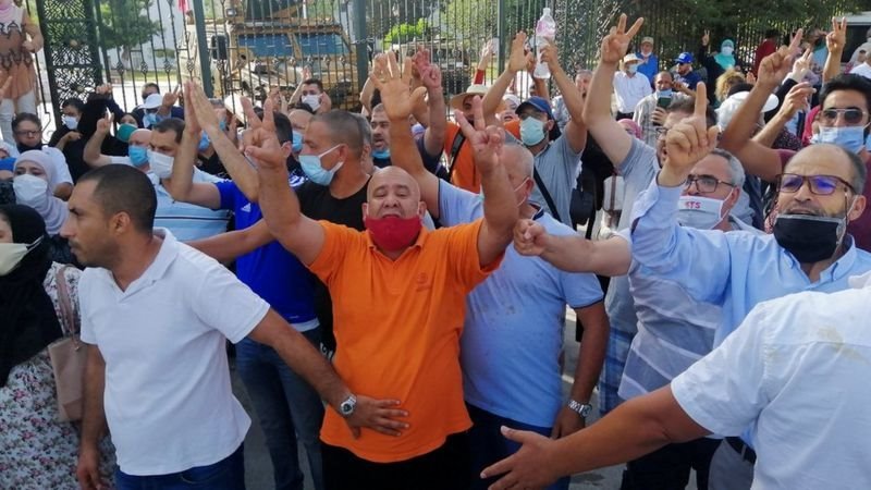 حركة النهضة تعد ما حدث "انقلابا"