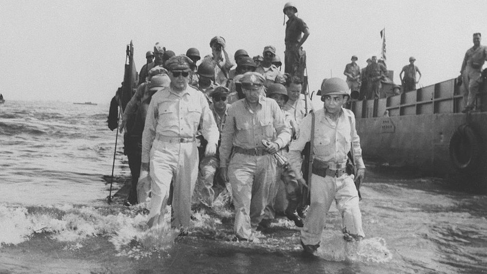 Landing of US troops in the Philippines in 1942.
