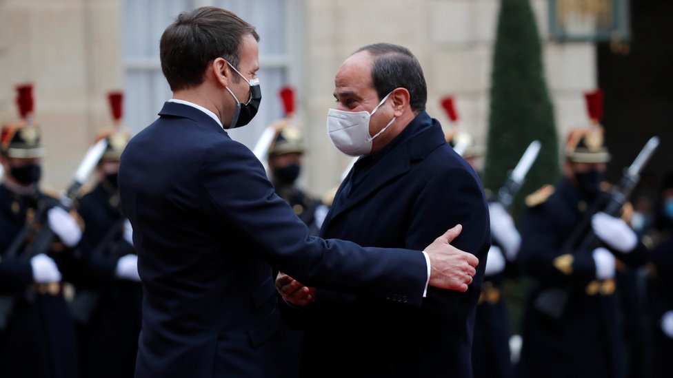 Emmanuel Macron ve Abdul Fattah al-Sisi