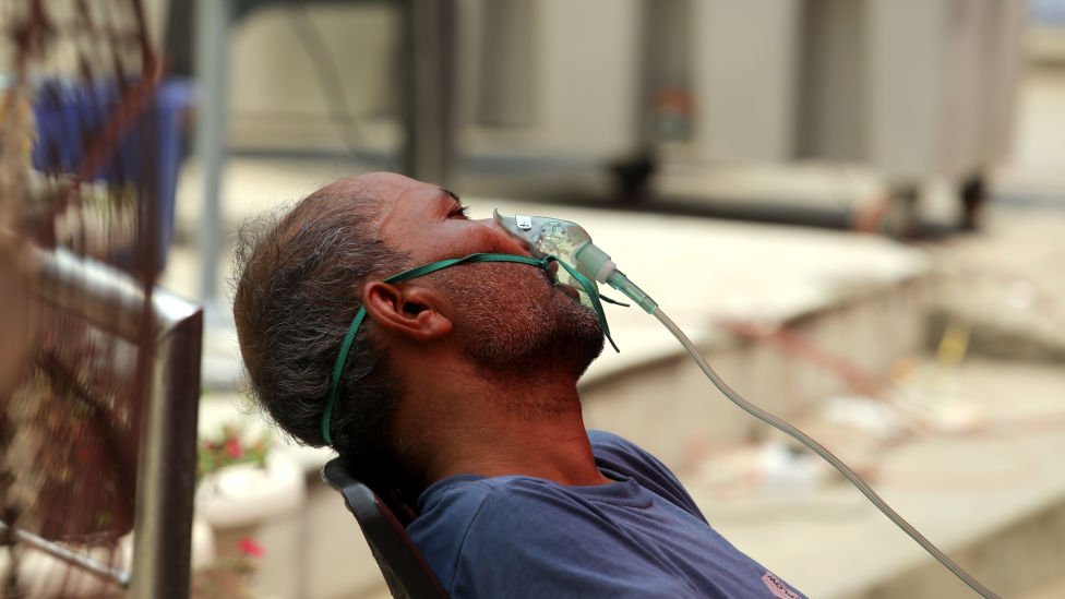 A patient getting oxygen at a charitable organisation