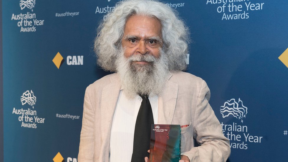 Дядя Джек Чарльз - член «Украденного поколения» - получил награду за работу в качестве старейшины-аборигена, актера и образца для подражания в викторианском стиле «Старший австралиец 2016 года»