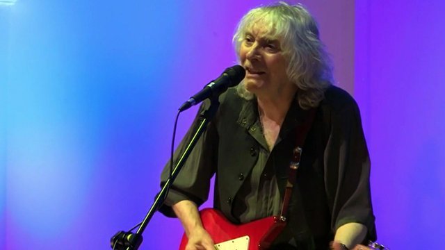 Albert Lee: 'How I play three times more notes than Clapton' - BBC News