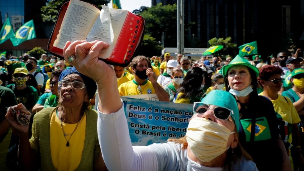 Pessoas durante protesto a favor de Jair Bolsonaro em SP