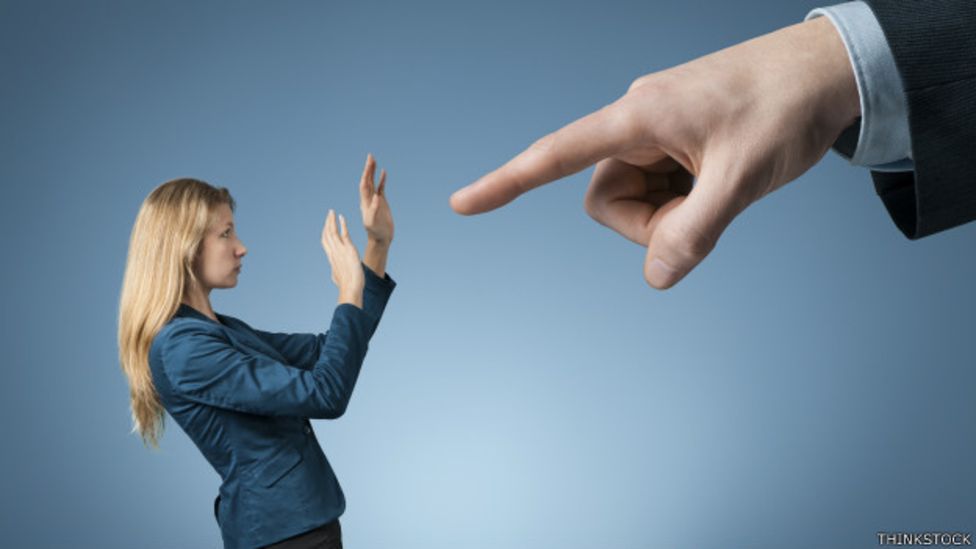 Los trabajadores que reportaron tener altos niveles de inseguridad laboral se sintieron deprimidos hasta tres años después de salir de ese trabajo trabajadores