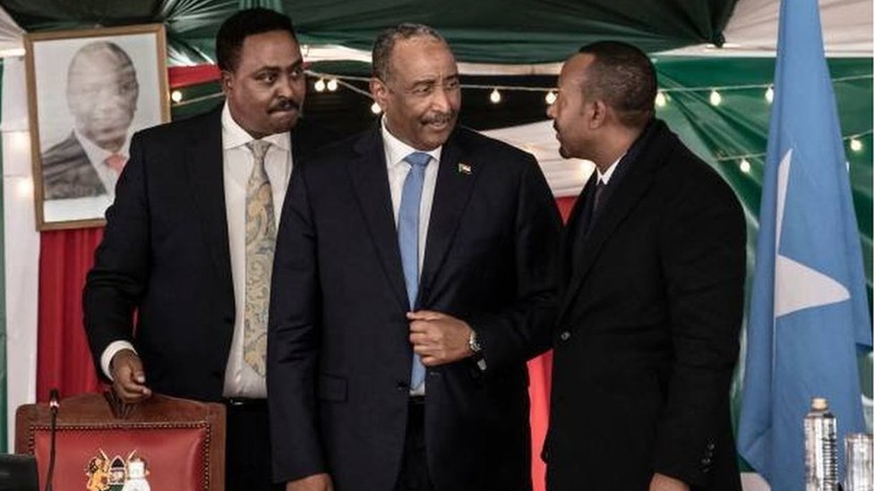 صورة أرشيفية من قمة إيغاد في يوليو 2022 في نيروبي. في الصورة رئيس الوزراء الإثيوبي أبي أحمد (يمين) ووزير خارجيته (يسار) وبينهما البرهان