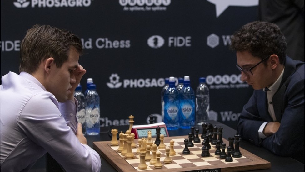 Magnus Karlsen i Fabijano Karuana igraju šah