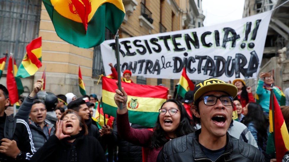 Manifestantes marchan en La Paz, Bolivia, 9 de noviembre de 2019