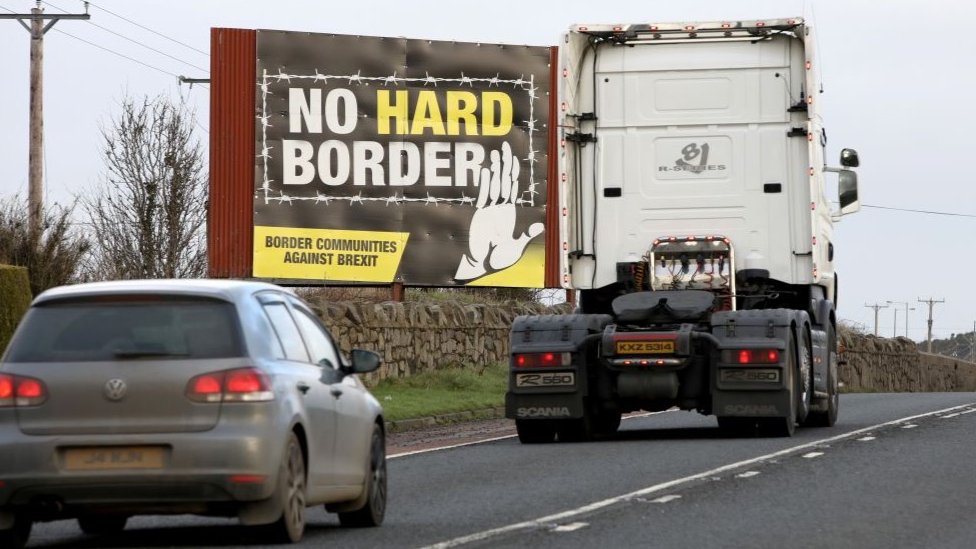 Mensaje en contra de una frontera dura entre Irlanda del Norte y la República de Irlanda.