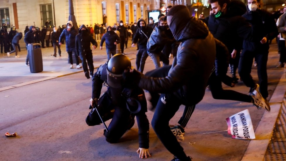 احتجاجات عنيفة في إسبانيا