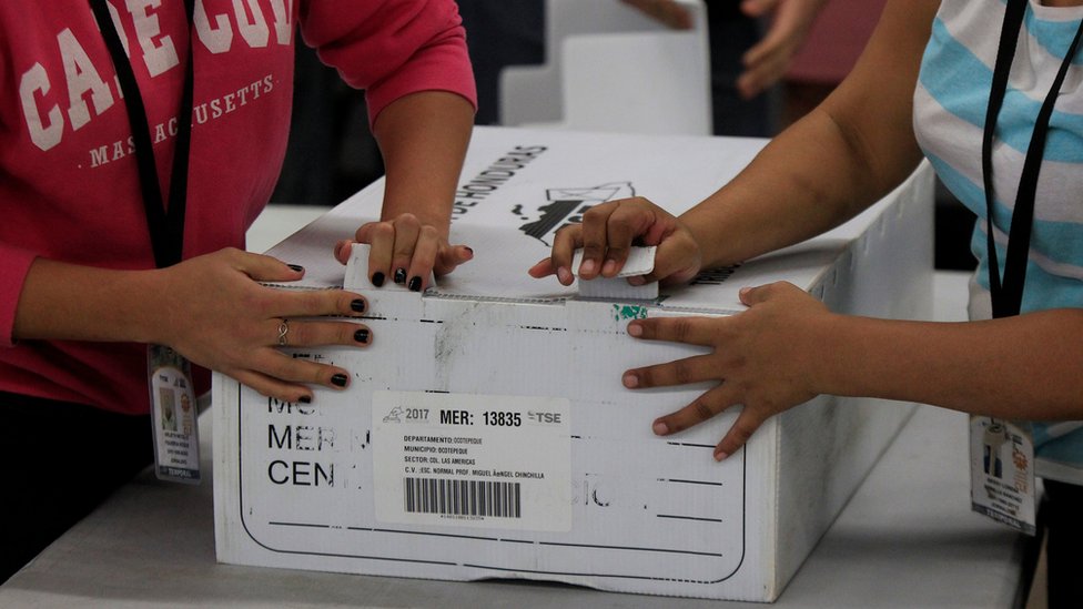 La oposición acusa a las autoridades de preparar un fraude. Material electoral en Honduras
