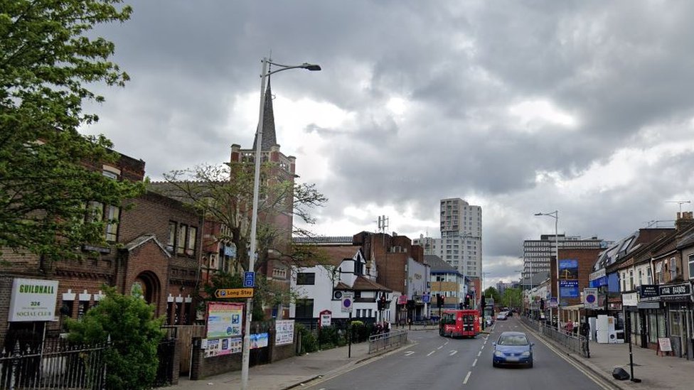 Ilford murder: Man stabbed to death outside nightclub - BBC News