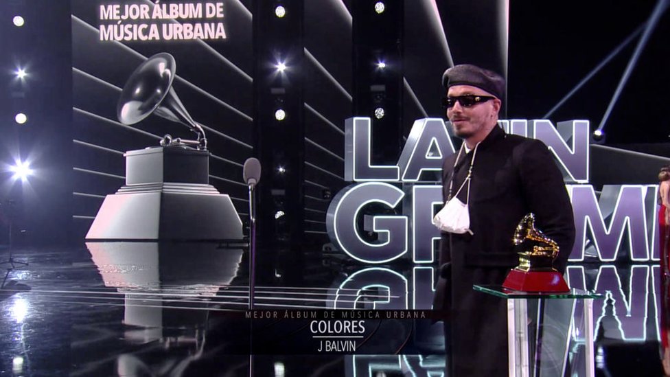 J Balvin en la entrega de los Latin Grammy