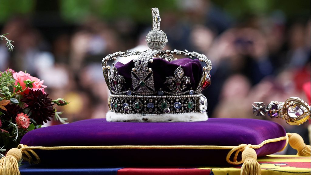 What is the significance of the Imperial State Crown on top of Queen  Elizabeth's coffin?