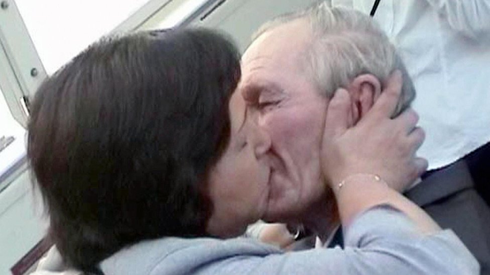 Su historia de supervivencia y de amor conmocionó en Japón. Charles Jenkins y su mujer.