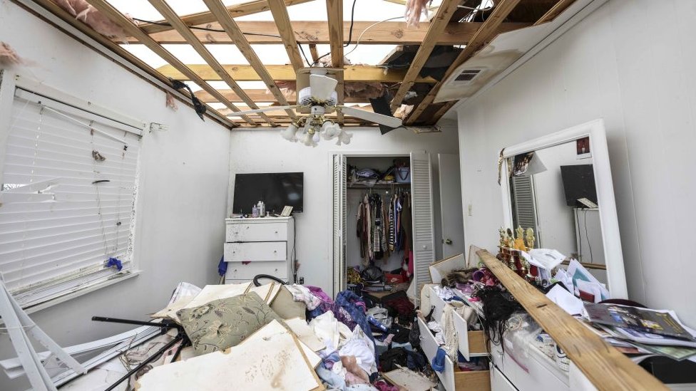 Imagen de un hogar destrozdo en Rolling Fork tras el paso del tornado.