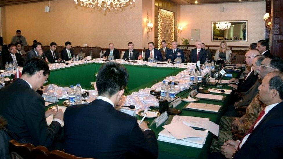 Делегаты из Пакистана, Афганистана, Китая и США принимают участие в третьем раунде встречи в министерстве иностранных дел в Исламабаде, направленной на то, чтобы убедить Талибан провести мирные переговоры с правительством Афганистана (06 февраля 2016 г.)
