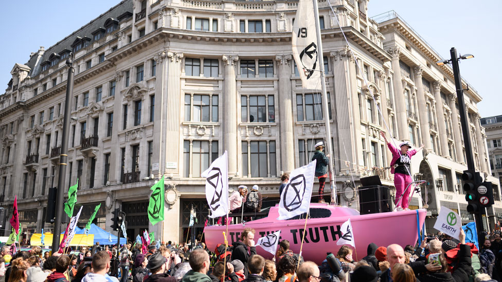 Акция протеста Extinction Rebellion в центре Лондона