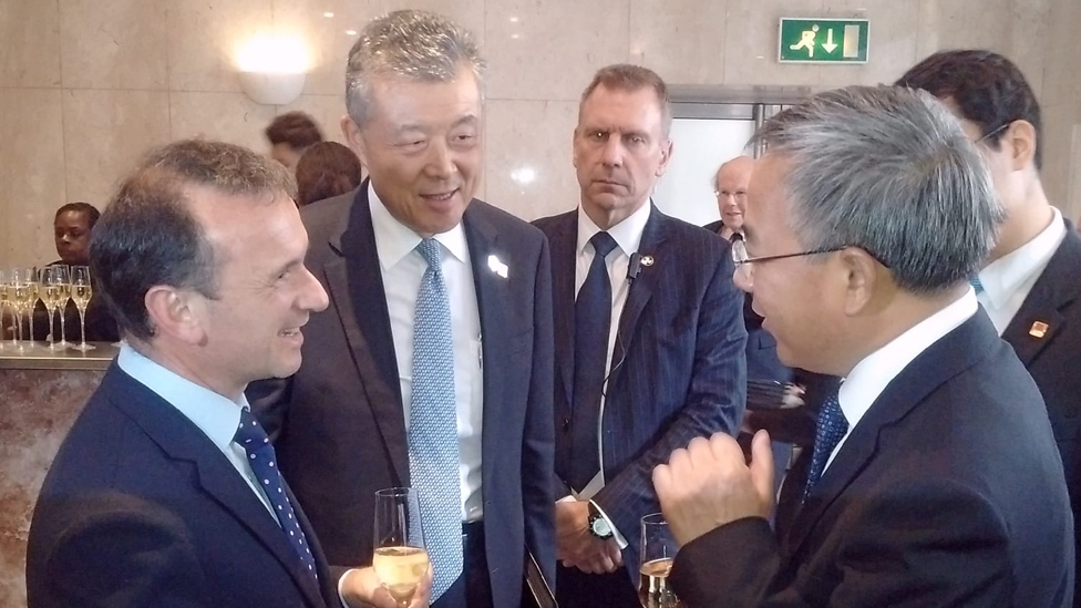 Секретарь Уэльса Алан Кэрнс встречается с послом Китая Лю Сямин и вице-премьером Китая Ху Чуньхуа перед их визитом в Кардифф