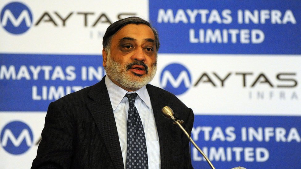 Председатель Infrastructure Leasing and Financial Services Ltd. (IL&FS) Рави Партхасарати выступает на пресс-конференции в Хайдарабаде 1 сентября 2009 г.