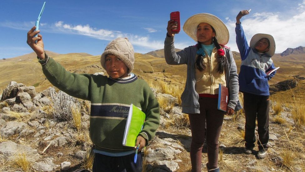 niños con celular