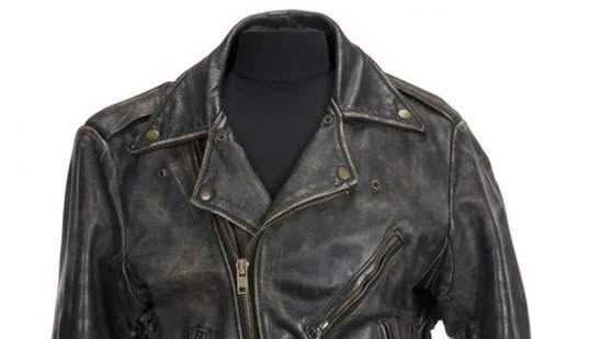 Patrick Swayze's Dirty Dancing jacket fetches $62,500 - BBC News