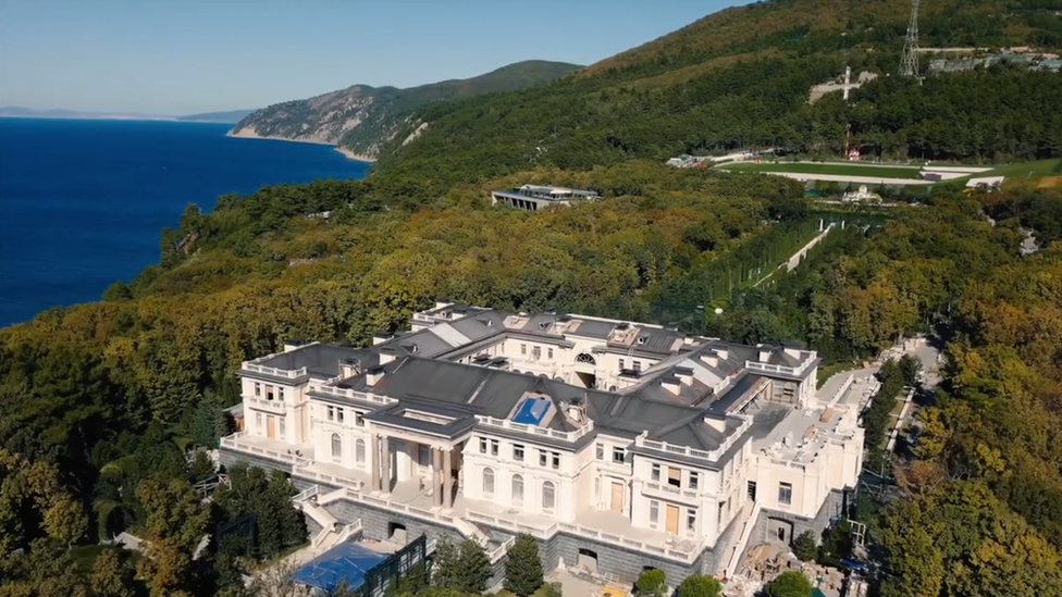 Image shows the palace on the Black Sea