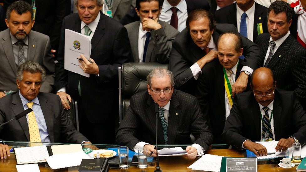 En Brasil, Rousseff fue sometida a juicio político y destituida en un Congreso con 90% de miembros hombres. El Congreso de Brasil aprueba el juicio político a Dilma Rousseff.