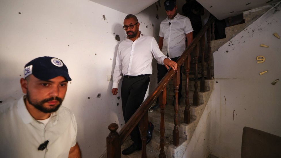 Britanski ministar spoljnih poslova Džejms Kleverli posetio je kuću Rejčel Idri koja je teško oštećena tokom napada